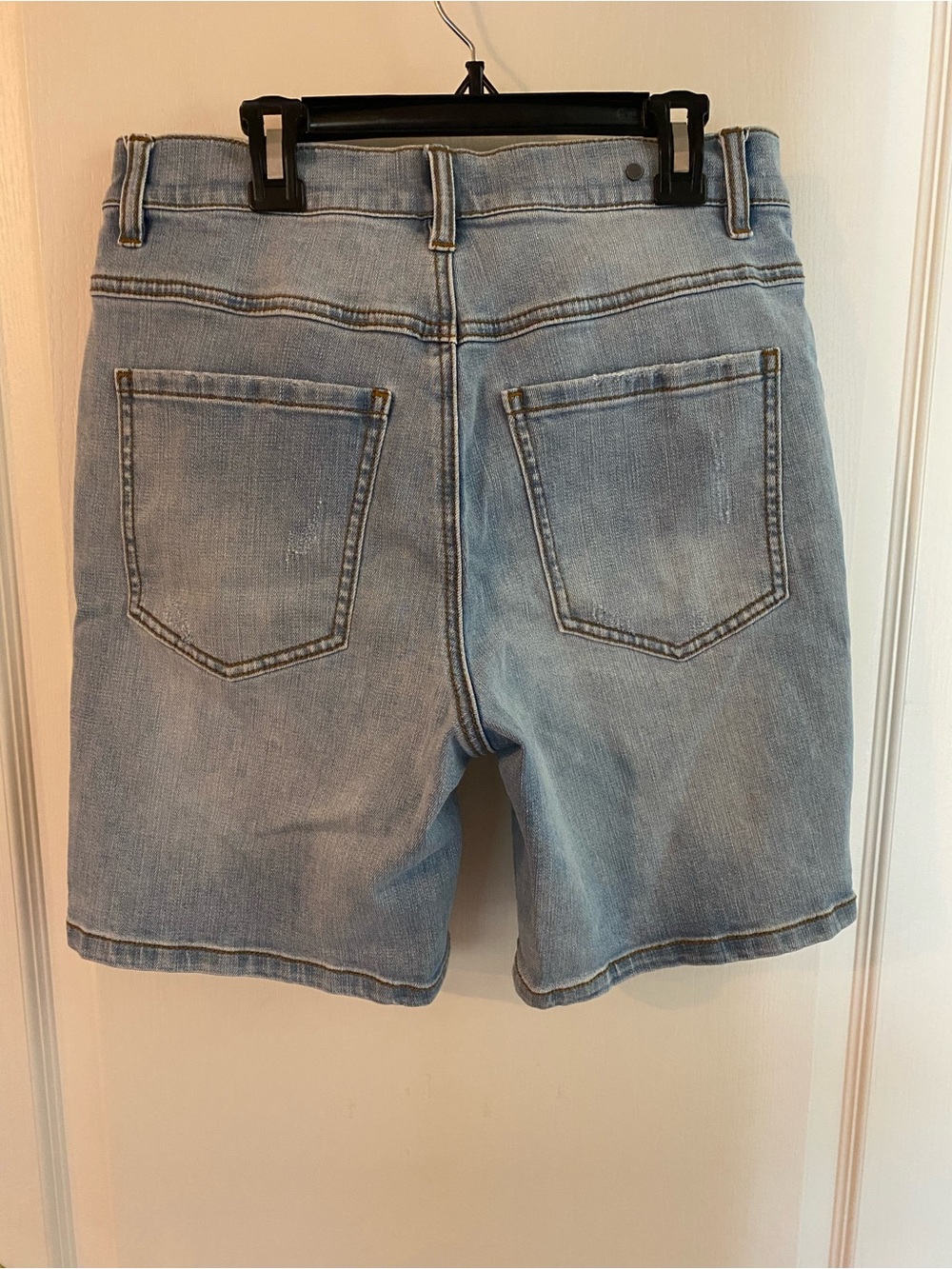 Cabi Austin Shorts- size 6 - Picture 7 of 9